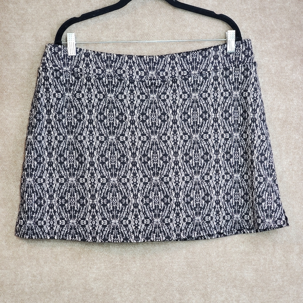 TRANQUILITYWOMEN'S  STRETCH SKORT BY COLORADO CLOTHING  SIZE X-Large Black White